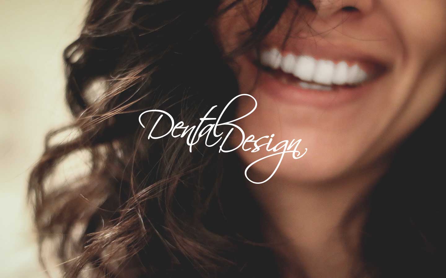 Kobiecy uśmiech i logo Dental Design